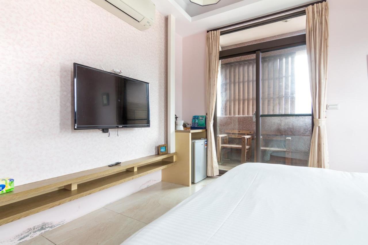 Jhongshan Building Bed And Breakfast Hualien City Exterior foto