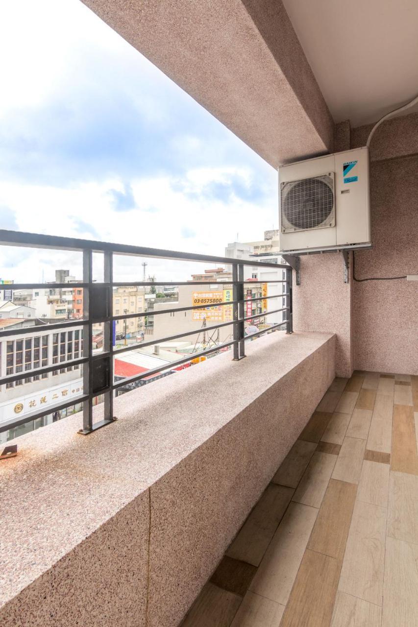 Jhongshan Building Bed And Breakfast Hualien City Exterior foto